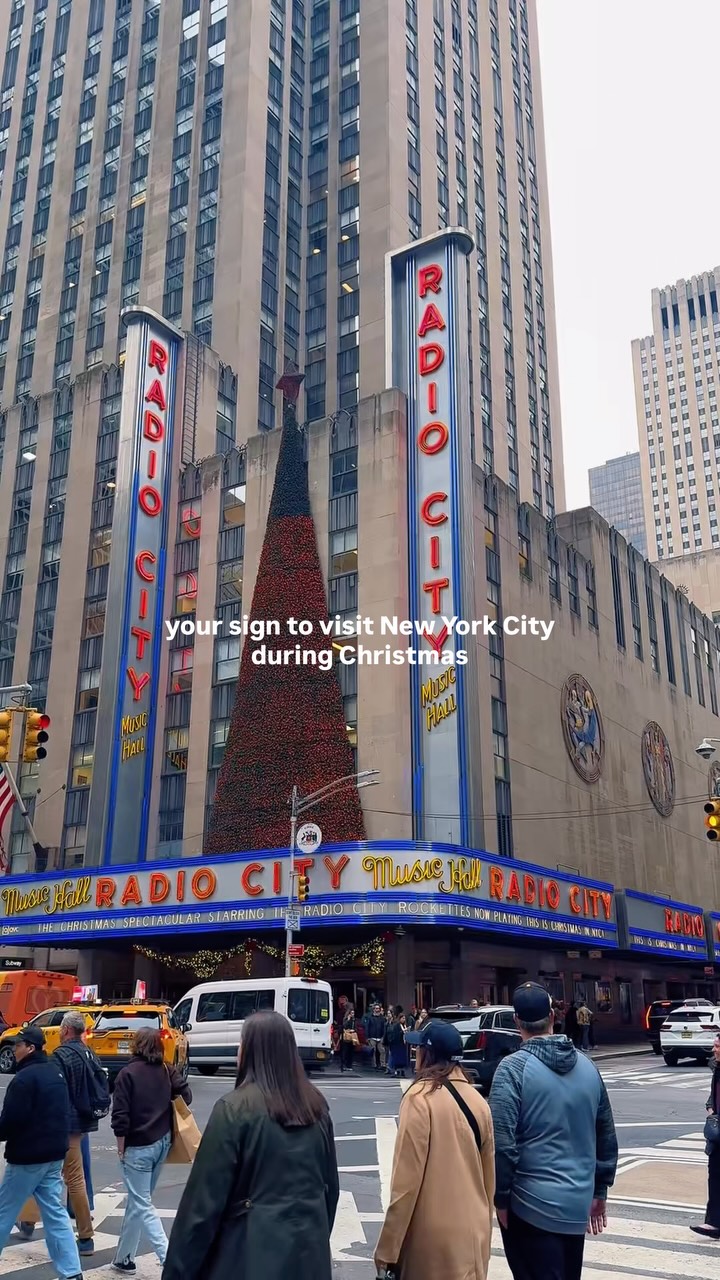 Comment LINK for my guide on the best things to do in New York City during Christmas 🎄

#newyork #newyorkcity #newyorkchristmas 

Christmas in New York City, New York City Christmas, New York City in December, nyc Christmas