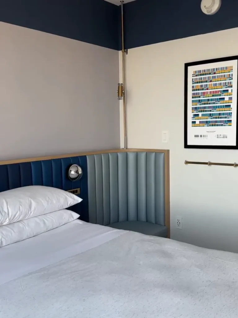 Motto Hilton Chelsea bedroom