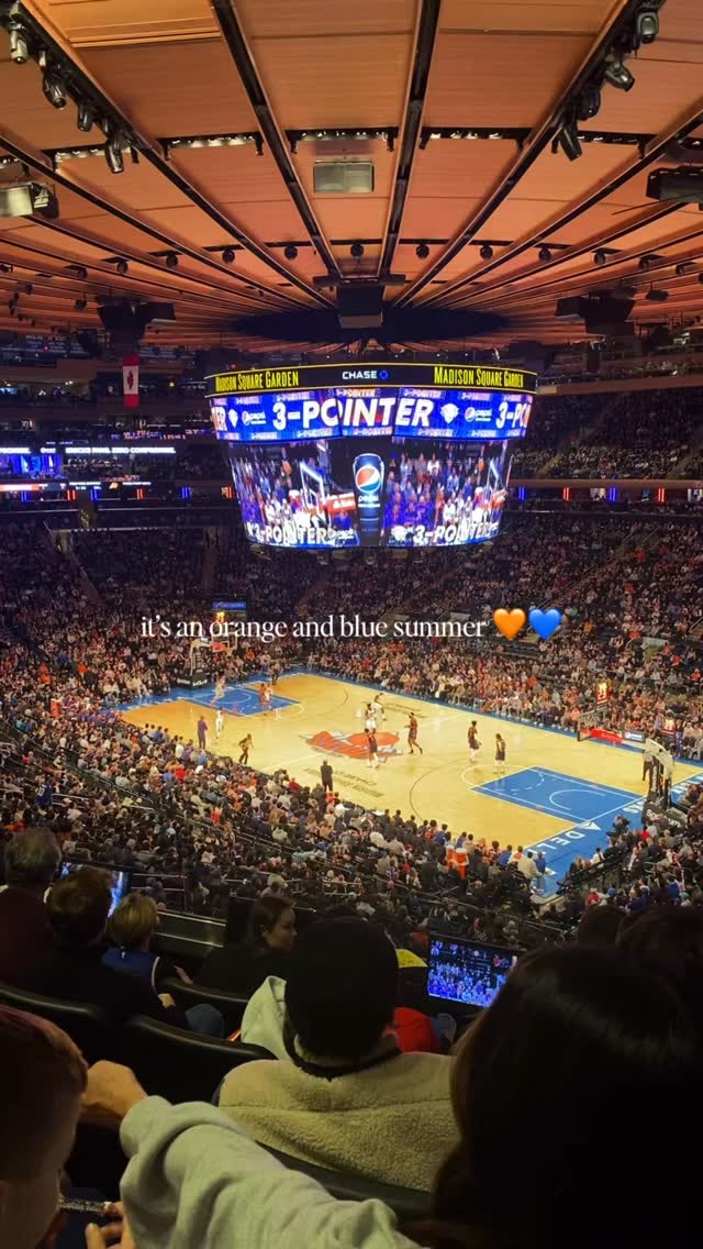 If you ever needed a sign to visit NYC this year, this is it!!!!

#newyork #knicks #newyorkknicks