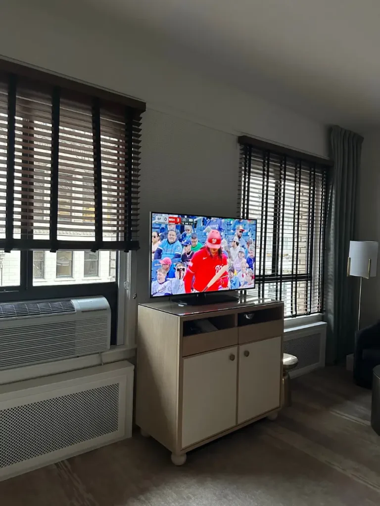 Galleria Park Hotel tv