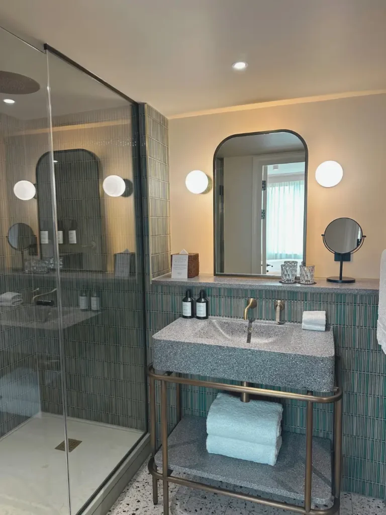 Hotel Indigo West Shepherd’s Bush bathroom