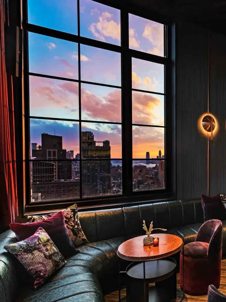 Moxy NYC Chelsea rooftop longue
