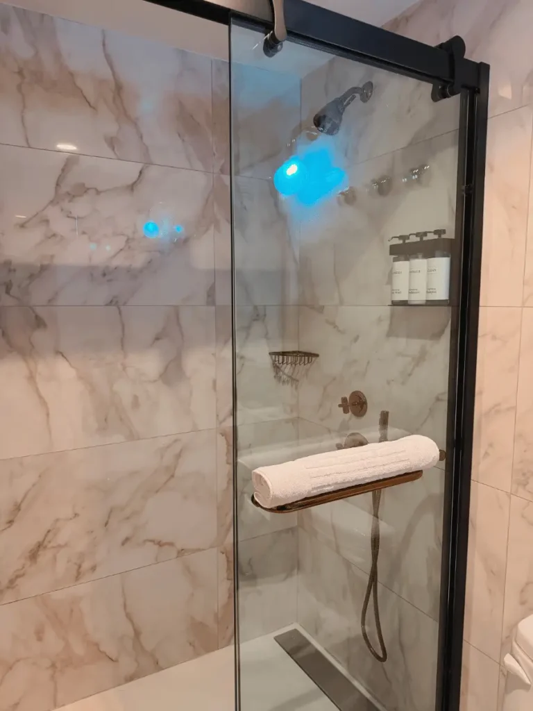 Hotel Hendricks bathroom